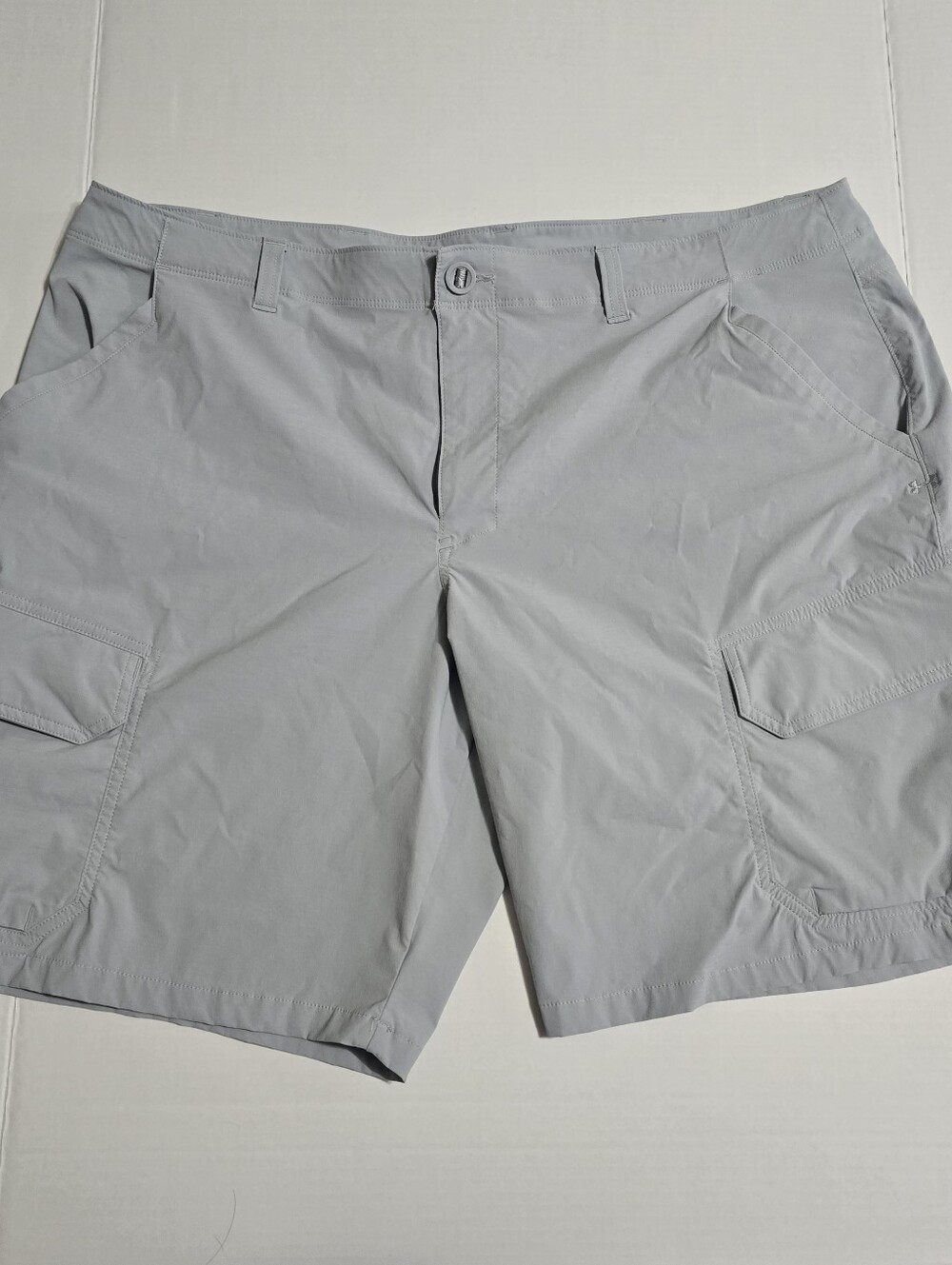 Under Armour Men's Light Gray Cargo Shorts